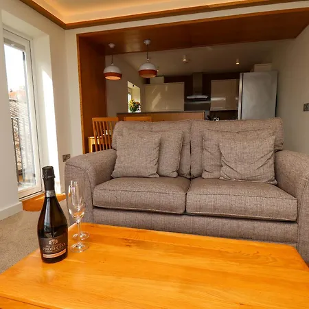 1 Apartment Scarborough